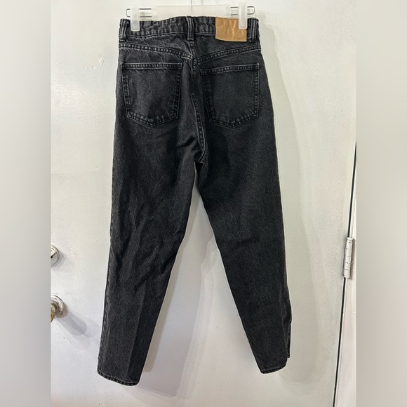 Bundle 3/$25
Zara (2) Black High Rise Mom Jeans - Picture 2 of 13